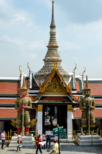 grand palace entrance bangkok